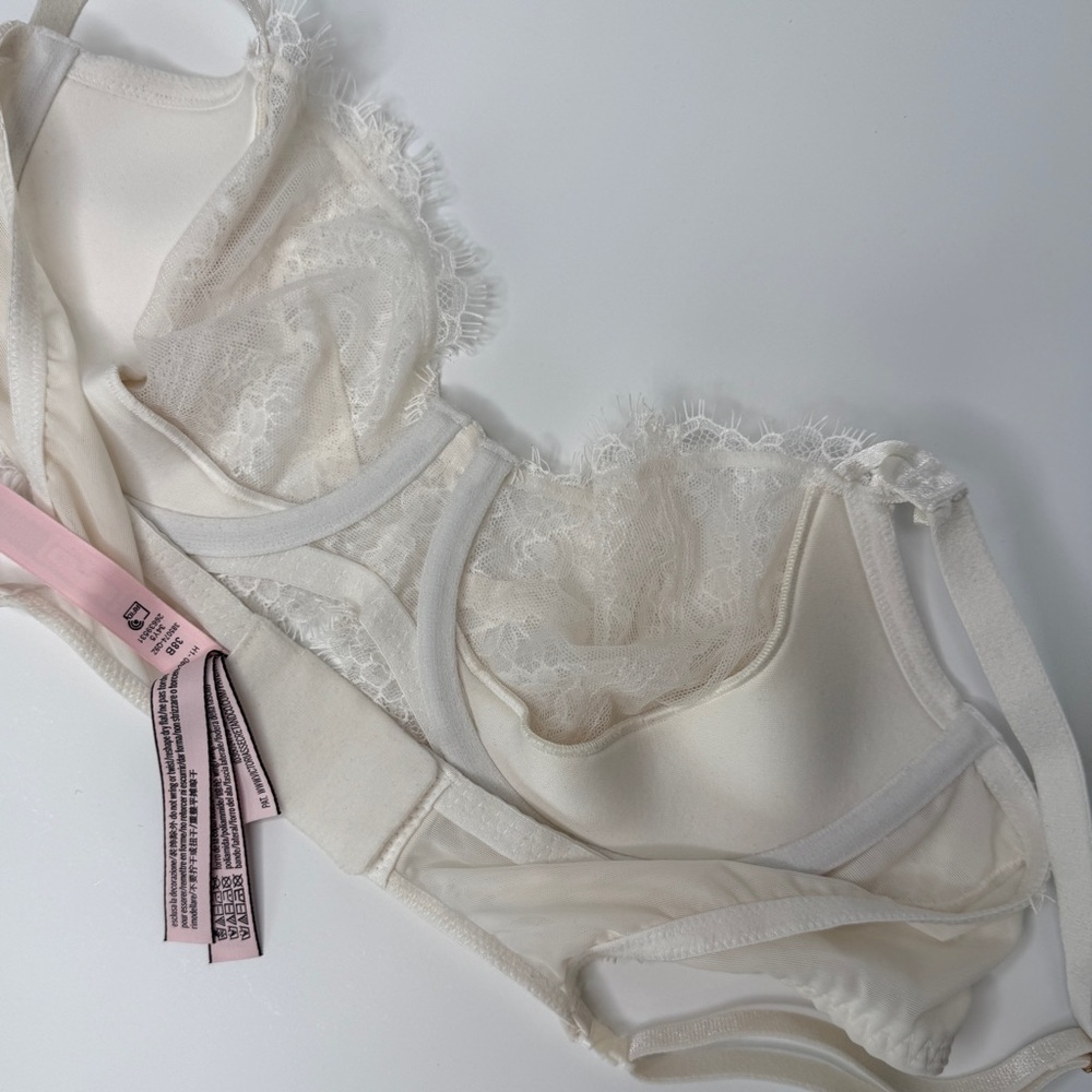 Beautiful Victoria’s Secret Lace Cream Half Bra - Picture 5 of 6